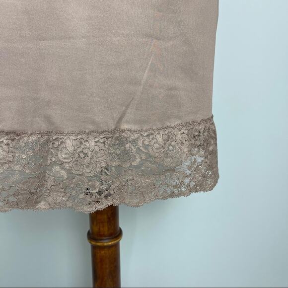 Vintage Maidenform Nylon Full Slip Size 32 - Picture 7 of 10